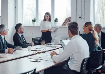 Realizar un acompañamiento proactivo, cercano y personalizado, que convierte el derecho en una herramienta estratégica para el crecimiento empresarial